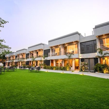 Meritas Aura Resort Lonavala Esterno foto