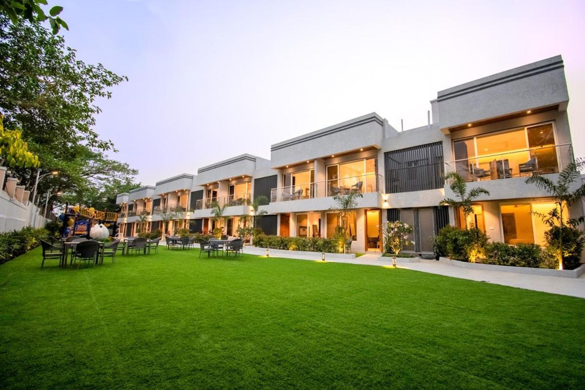 Meritas Aura Resort Lonavala Esterno foto
