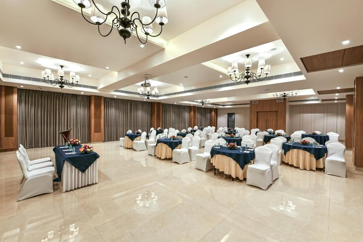 Meritas Aura Resort Lonavala Esterno foto